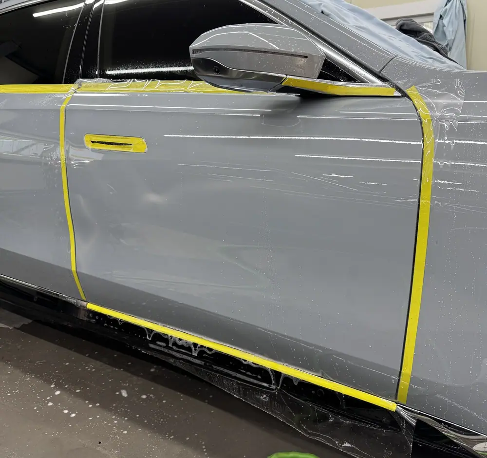 BMW i7 전체 PPF 시공 중