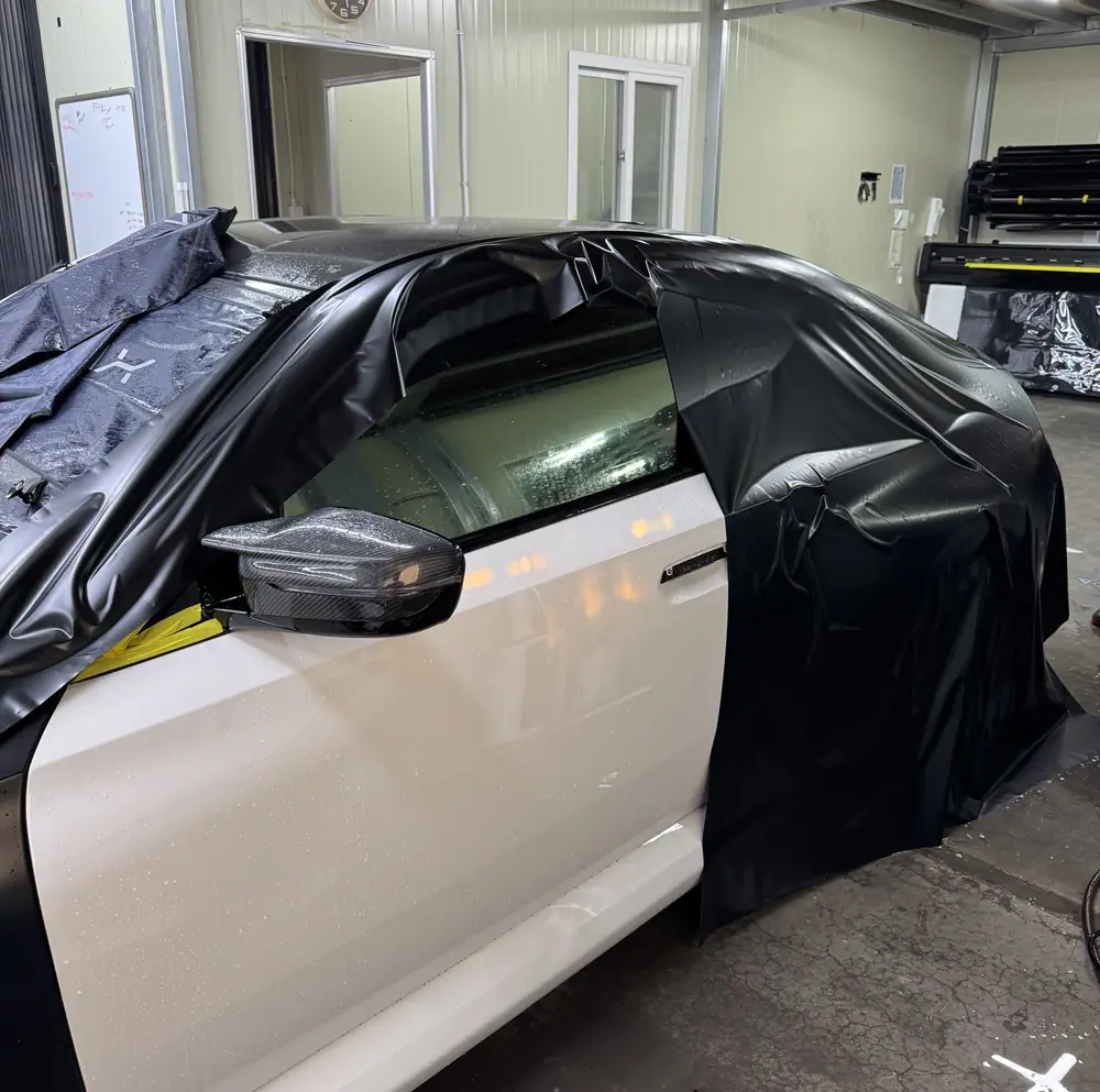 BMW M2 컬러 PPF 시공 중
